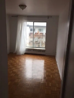 2 1.2 a louer, 7445 Lajeunesse, Metro Jean Talon,pour 1 mars Image# 1