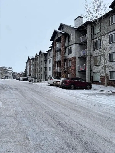 PRICE IMPROVEMENT! TOP-FLOOR, WEST-FACING, and MOVE-IN READY! Image# 1