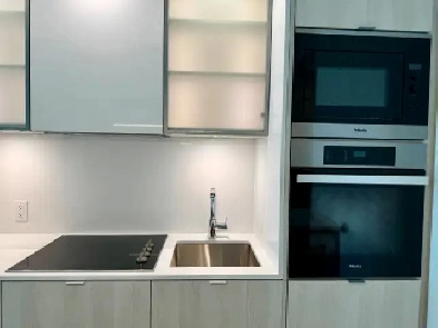 Selling at LOST - 1 bed at 11 yorkville w/clear view/10 FT ceil Image# 1