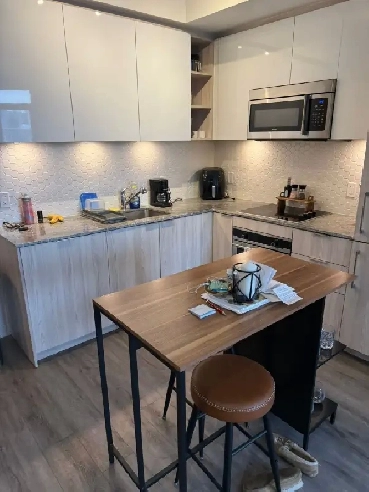 1 Bedroom & 2 Bath - 1 Parking, Condo Apartment, Toronto - $2700 Image# 1