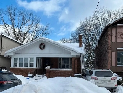 East York Home w/ 3-Bed & Big Yard: Mins to Beaches & Downtown