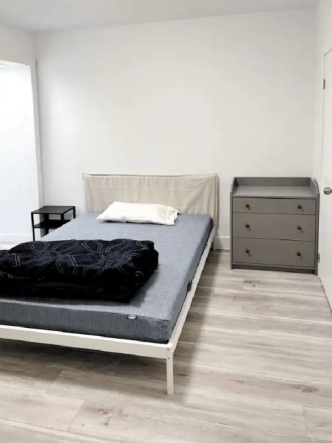 TOUT COMPRIS, CHAMBRE EN COLOCATION TOUT PRÈS DU MÉTRO CADILLAC in City of Montréal,QC - Room Rentals & Roommates