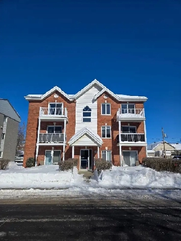 GRAND 4 1/2 À LOUER À SAINT JEAN SUR RICHELIEU POUR 01 AVRIL Image# 1