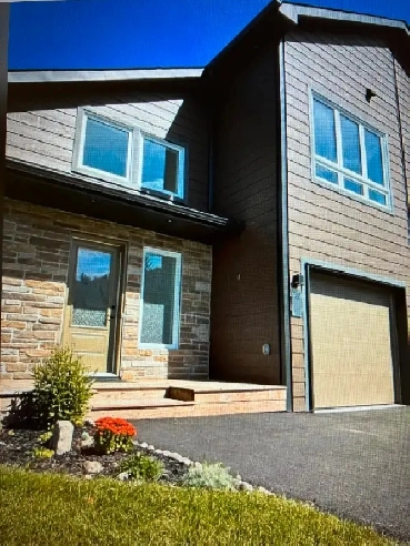 Maison de ville à louer dans les Laurentides Image# 1