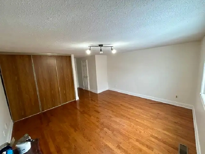 Scarborough 4 Bedroom house with finished basement for rent in City of Toronto,ON - Apartments & Condos for Rent