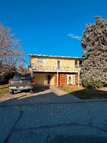 3 bed 2 bath upper level home for rent in Penticton. Image# 2