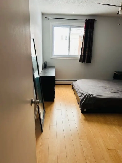 Furnished Room for Rent – Students Only