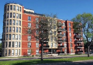 Superbe Condo ensoleillé au Château Bruxelles Image# 1