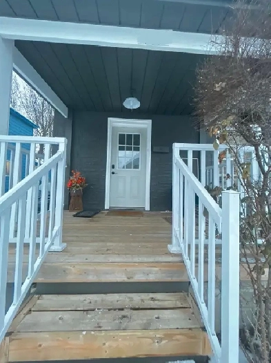 2 bedroom 1 bath 1 car parking separate entrance upper unit Image# 1