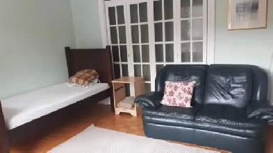 Furnished room March 1st 700$:metro Angrignon,plaza,2 parks Image# 1