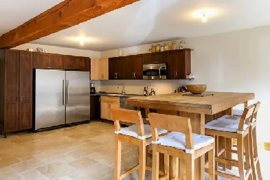 luxurious bedroom metro frontenac Image# 1