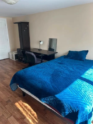 Spacious Room $750 Luxury Town Home in Semi Gated Community Image# 1