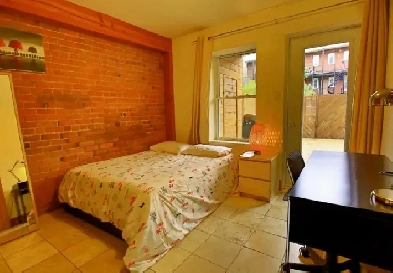 Luxurious bedroom, metro Frontenac, $850, March 1st. Image# 1