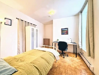Bien Propre! Trés Sécurisé! Une Jolie CHAMBRE Meublée! TOUT Incl Image# 1