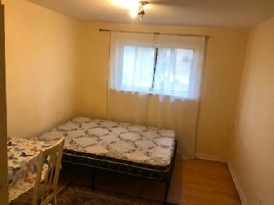 MASTER BEDROOM & PRIVATE WASHROOM NEAR BUS AT BATHURST /STEELES