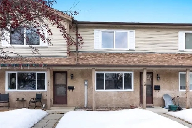 TOWNHOUSE STYLE CONDO ACROSS FROM THE RIVER VALLEY IN ST. ALBERT Image# 3