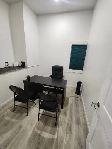 Omvic Approved Office $400 Image# 1