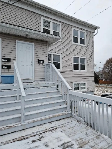 Avaliable March 1st New Reno Large 2BR & Den & Balcony by HSC. Image# 1