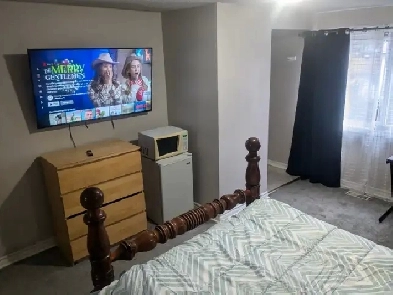 ONE MONTH OF RENT FREE!Large Single/Couple Suite - ensuite Jacu Image# 1