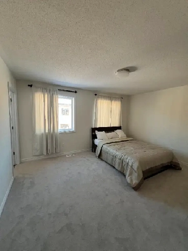 FURNISHED MASTER BEDROOM IN SHARED HOUSE IN OTTAWA Image# 1