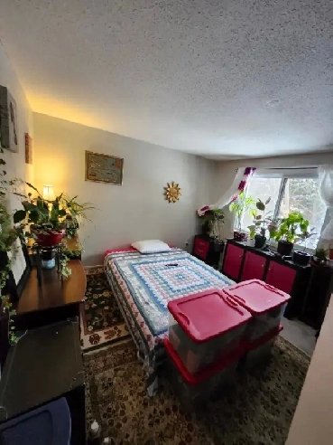 LARGE ROOM FOR RENT, FOR FEMALE ONLY. Image# 1
