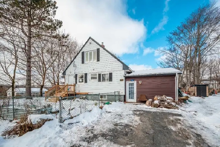 Cozy 4 Bedroom 2 Bath home in the heart of Dartmouth for sale in City of Halifax,NS - Houses for Sale