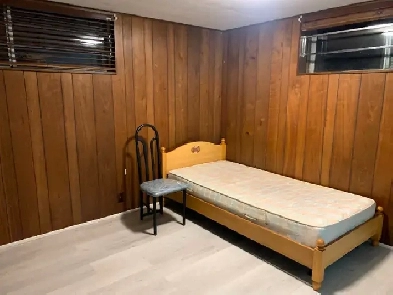 Private Basement Room for FEMALE Student @ Markham & Ellesmere,
