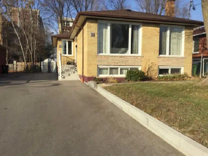 One Private room in basement with good location in City of Toronto,ON - Room Rentals & Roommates