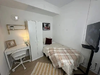 private room in downtown Toronto Image# 1