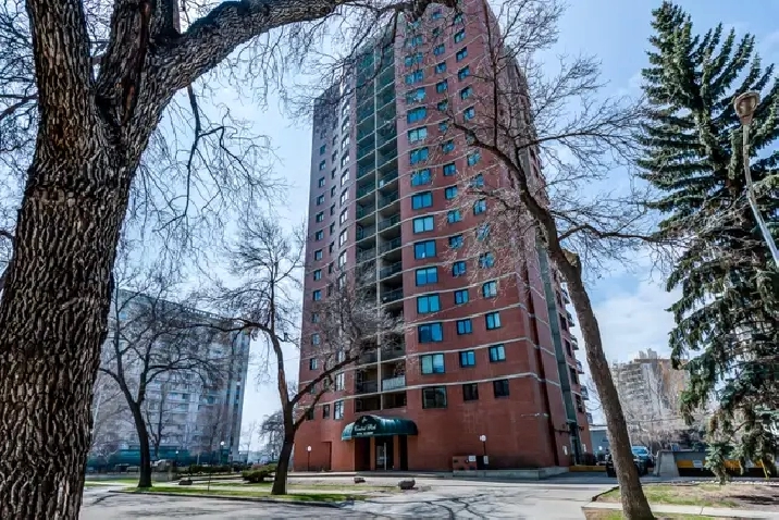 2 Bed 2 Bath in Oliver. Concrete Building! Steps to LRT to UofA in Edmonton,AB - Condos for Sale