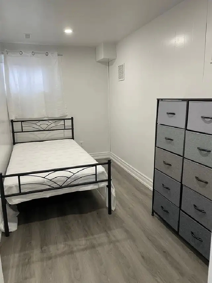 Room for rent in City of Toronto,ON - Room Rentals & Roommates