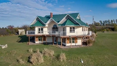 Waterfront Home 2.53 Acres on PEI Northshore Image# 10