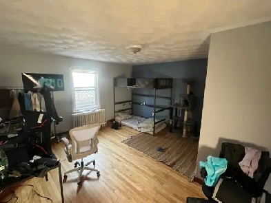 Room for rent from April 8th to July 1st 6363 Edinburugh Street Image# 1