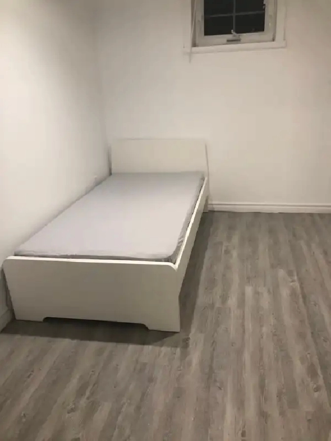 SHARING ROOM NEAR CENTENNIAL COLLEGE in City of Toronto,ON - Room Rentals & Roommates