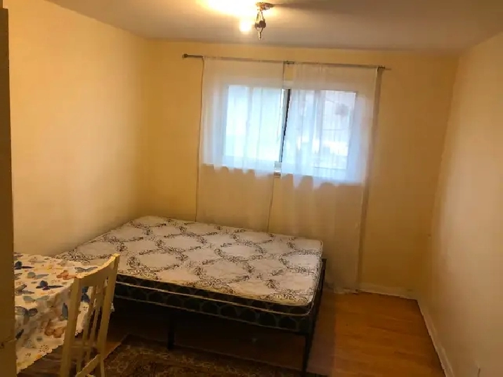 MASTER BEDROOM WITH WASHROOM BATHURST/STEELES NORTH YORK in City of Toronto,ON - Room Rentals & Roommates