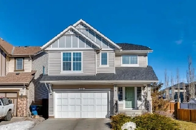 Pristine home with renovated kitchen backing onto large field! Image# 1