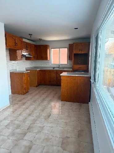 Grand 4 1/2 à louer près du Centre de la Nature Image# 1