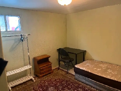 BRIGHT ROOM BASEMENT IN GREAT AREA BATHURST /STEELES NORTH YORK