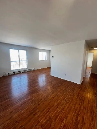 41/2 BOISBRIAND  3e ETAGE   AVRIL 2025  $ 1300/MOIS Image# 1