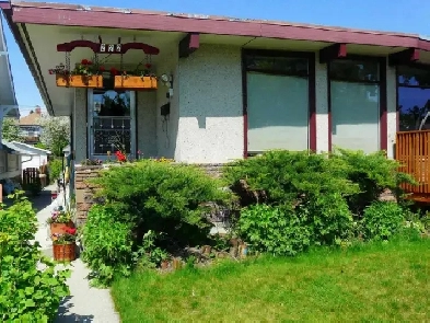 Room with Bath in the Center Image# 1