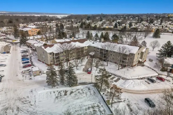 2 Bedroom, 2 Bath, 1 Parking - Condo Apartment in Ottawa,ON - Condos for Sale