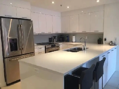 MONT-ROYAL :  TRES GRAND 4 ½ ELEC., STAT. PISCINE, SALLE SPORT