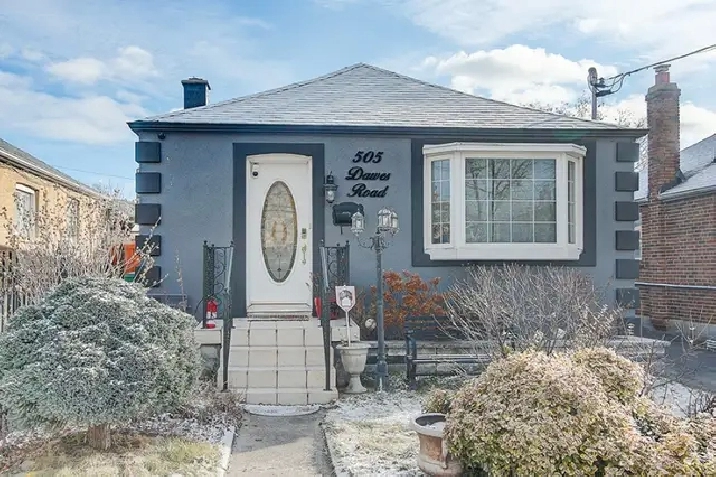 2-bd Detached Modern Bungalow (Main Floor) at East York in City of Toronto,ON - Apartments & Condos for Rent