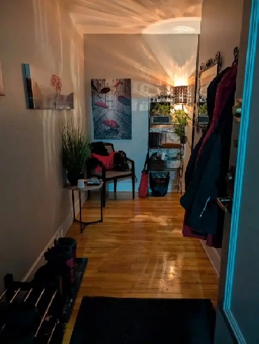 4 ½ Très Grand - Complètement Rénové - Libre 1er Juillet Image# 1