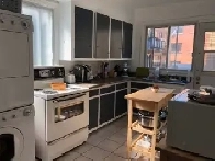 Grand 4 1/2. 1 Chambre. Chauffé. 2min Metro Côte-des-Neiges Image# 1