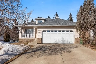 RENOVATED WALKOUT BUNGALOW IN HERITAGE LAKES! Image# 1