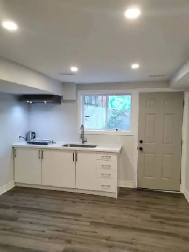 Downtown Toronto Townhouse Studio for rent Image# 1