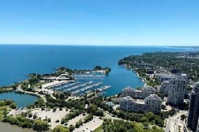 BEAUTIFUL ONE BEDROOM - BREATHTAKING VIEWS OF LAKE! Image# 1