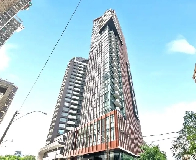 The Yorkville Condo: 2-BED & 2 BATHS CONDO W/ PARKING - DOWNTOWN Image# 1