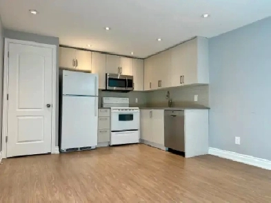 Fully renovated 1 bedroom $1695 (Royal York/Eglinton) Image# 1
